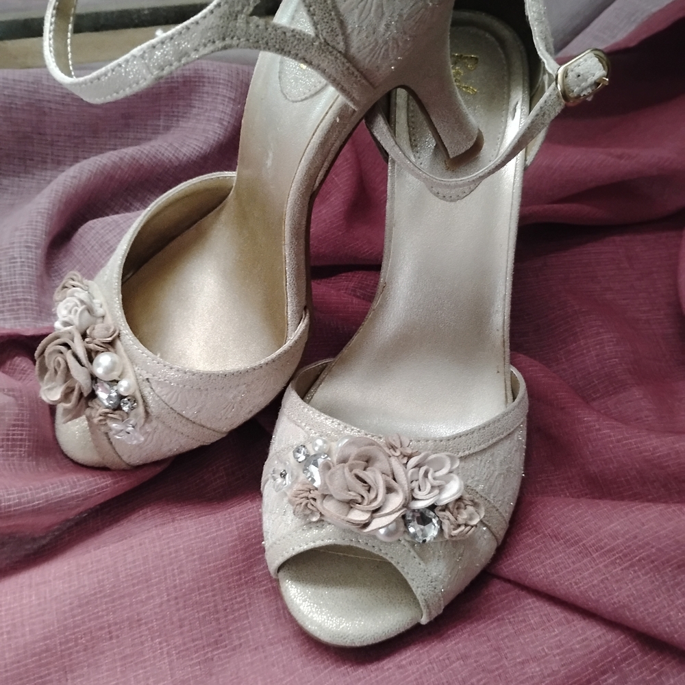 Chic Floral Embellished Heels in Cream